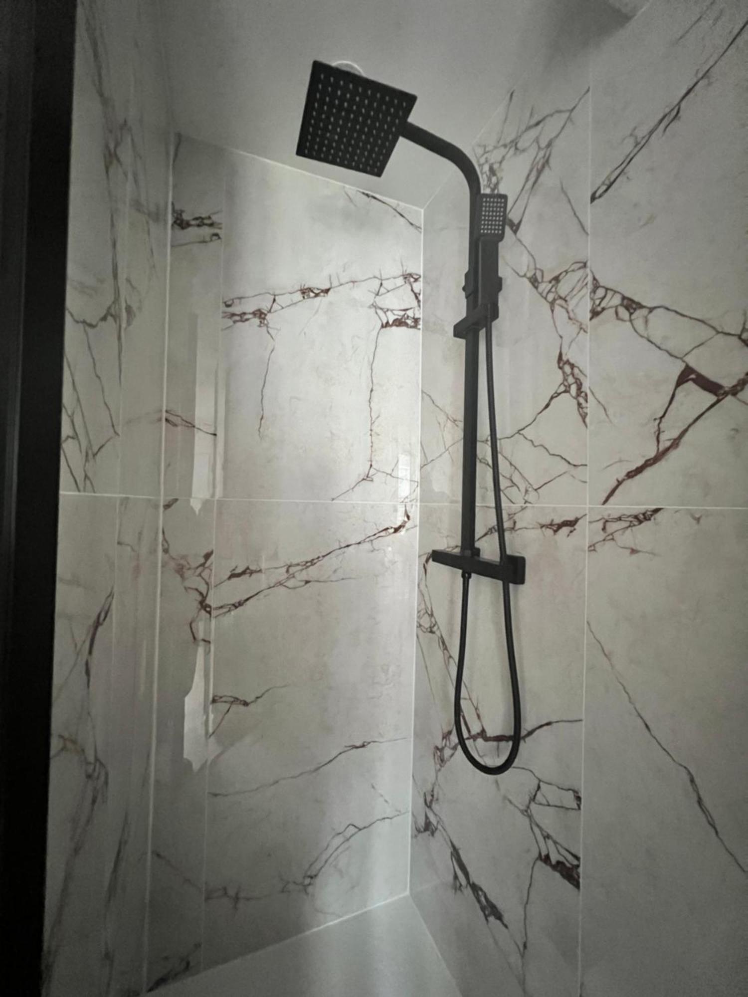 Batignolles, Montmartre Chambre 12M2 , Metro 13 Et 14 パリ エクステリア 写真