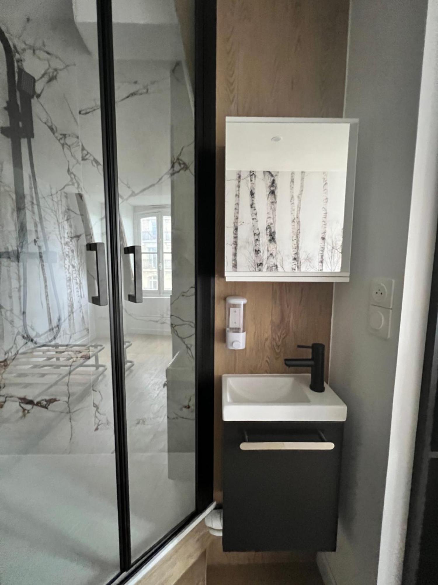 Batignolles, Montmartre Chambre 12M2 , Metro 13 Et 14 パリ エクステリア 写真