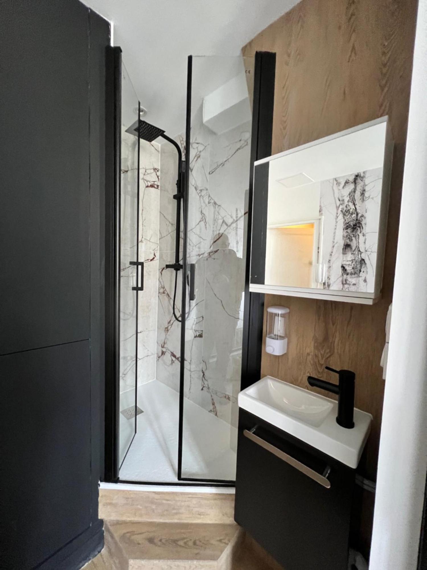 Batignolles, Montmartre Chambre 12M2 , Metro 13 Et 14 パリ エクステリア 写真